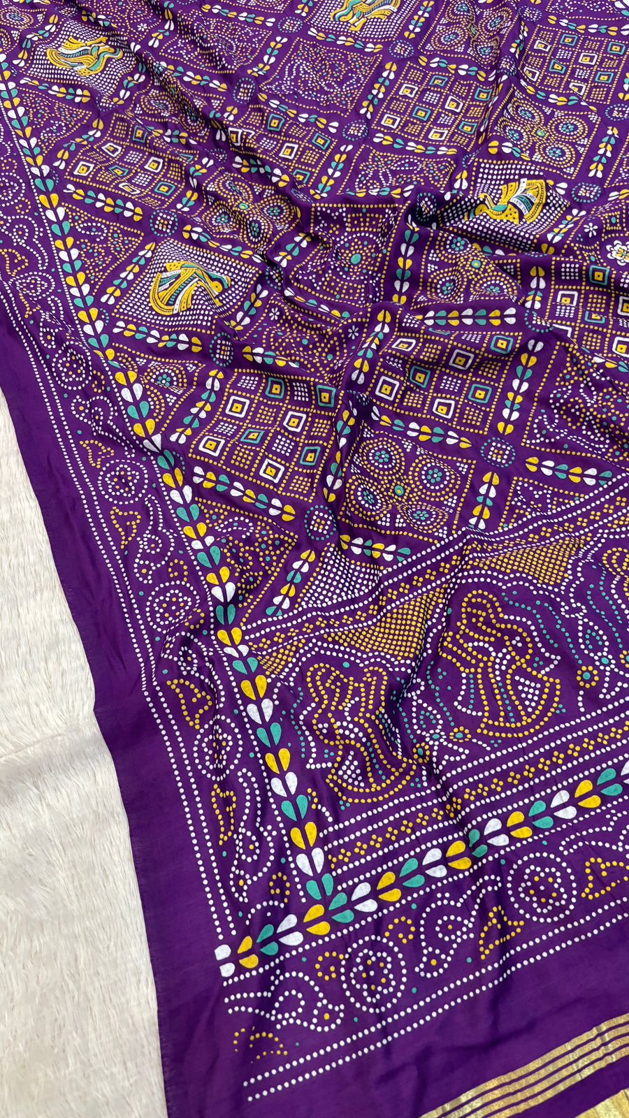 Kutchi Duppta with Lagdi Patta - Jamboon