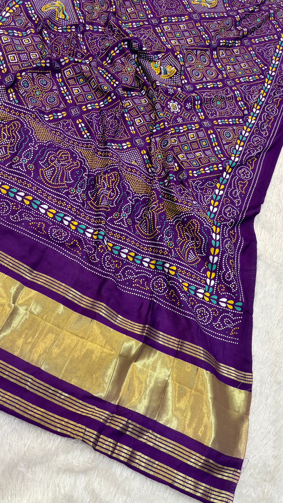 Kutchi Duppta with Lagdi Patta - Jamboon