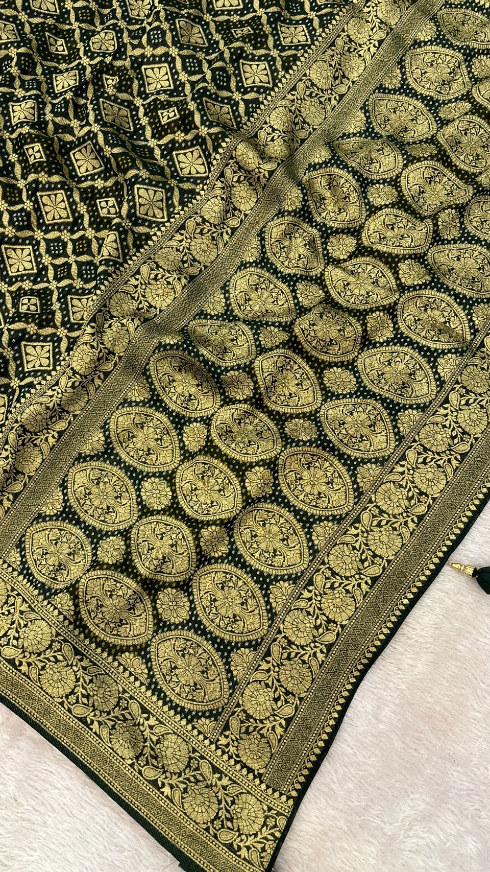 Traditional Khadi Georgette Banarasi Bandhej Saree (Green) 9