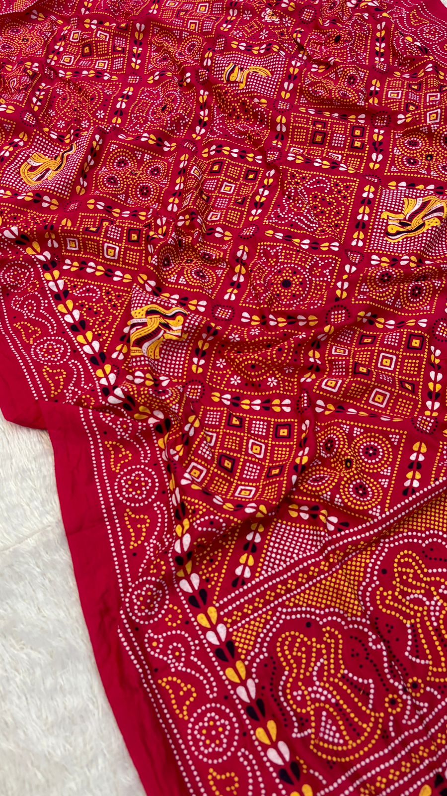 Kutchi Duppta with Lagdi Patta - Rani