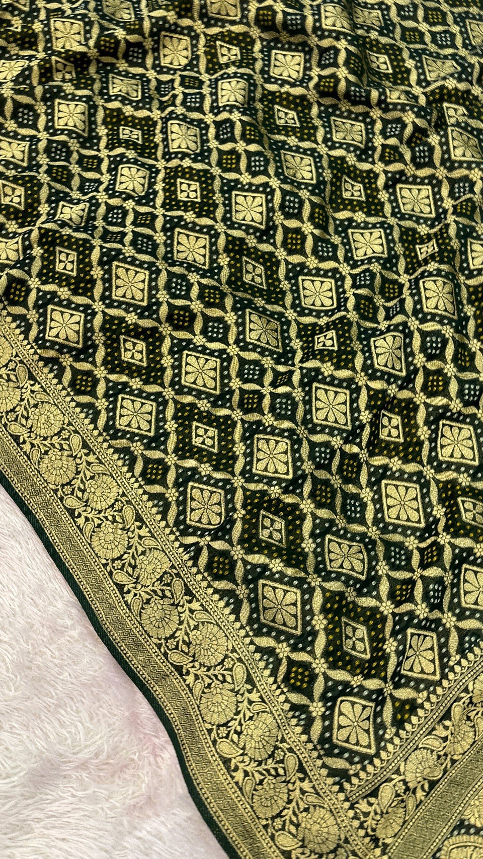 Traditional Khadi Georgette Banarasi Bandhej Saree (Green) 9